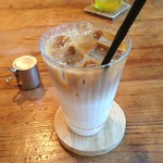 月カフェ - アイスカフェラテ 450円税抜き