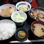 創作和食 北海岸 - サバの味噌煮と肉野菜炒め定食（2016年11月）