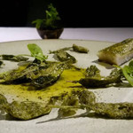 TSU・SHI・MI - 青森のアイナメに新茶の葉のフリット、パルミジャーノ