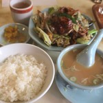 龍朋 - 2016.11
      回鍋肉＋小ライス950円