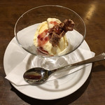 ワインレストラン ドミナス - マシュマロナッツアイス