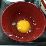 すき家 - たまごかけごはん朝食ミニ220円生卵割りました