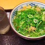 瀬戸うどん - かけうどん並 280円＋無料青ネギ大量、天かす少々