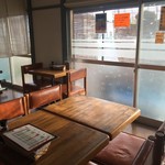 鳶 - テーブル席