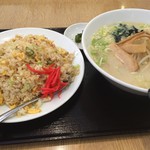 台湾料理 興福順 - にんにくチャーハン+とんこつラーメン　セット