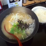 茉莉花 - 【ラーメン】600円　麺の硬さ：普通、味：普通＋【玉子かけごはん】150円