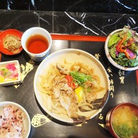 やさい家めい 表参道ヒルズ本家 - 茨城県 宮本蓮根三兄弟「蓮根たっぷり 豚の生姜焼き」定食