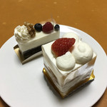 パティスリー木花 - 手前がショートケーキ、奥がオセロ('16/11/18)
