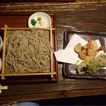 堂眞 - 天ぷらはカラッと揚がってます。今日の蕎麦の水切りが残念。