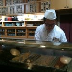 Washoku To Sushi No Nijou - 威勢の良い職人さんですよ。私の鮨を握ってくれています。満足させてくださいね