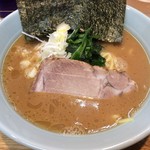 横浜家系 侍 - ラーメン ￥750円(海苔増し 50円)＋半ライス（￥50円）