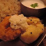 ④4時：ウプマ
          ⑤5時：ワダ＋ココナッツチャトニ