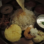 写真の皿の円周を時計に見立て、12時から時計回りに