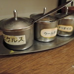 エリックサウス - 卓上にピクルス、ウールガイ、チリオイルがあり、これが抜群にウマかったんだけど！ｗ