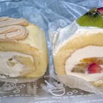 パティスリー アルク - フルーツ350円とモンブラン300円のロールケーキ（カット）