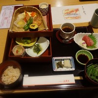 美濃吉 京王新宿店 - [料理] 京弁当￥2,160 セット全景♪ｗ (飾り紙を外した状態)