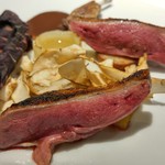 レフェルヴェソンス - 美しい秋に囲まれて〜ヴァンデ産の鳩の炙り焼きと浅蜊のジュ、里芋、ポロネギ、トレビスの枯葉、アバのアクセントで