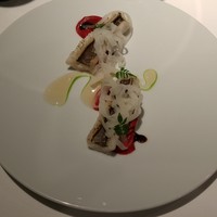 レフェルヴェソンス - 初秋に〜鱧の揚げ焼きと乳酸発酵させたコールラビ、ビーツ、甘海老のキャラメルと山山椒のオイル