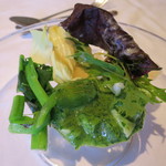 ウシマル - ウシマル菜園で採れた野菜のサラダ 大豆ソース