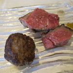 ウシマル - ジャージー牛炭火焼  イノシシのハンバーグ