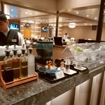 Plaza Premium Lounge - ジュース・ケーキ・サンドウィッチなど、メニューが無いのでわからないがワイン・ビールくらいはあるような・・生は無いと思う。