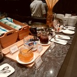 Plaza Premium Lounge - パン数種類・パスタなど