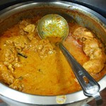 ザイカ・カレーハウス - チキンと肉だんごのカレー。