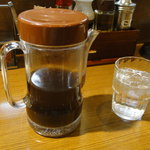 七志 とんこつ編 - タレではありません　濃縮麦茶です　お冷に入れます