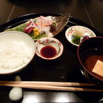 ＨＡＮＡ吉兆 - 刺身と、赤だしと漬物