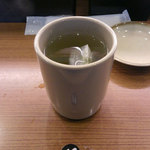 亀正くるくる寿司 - お茶