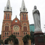 The Coffee Bean & Tea Leaf - サイゴンのノートルダム大聖堂