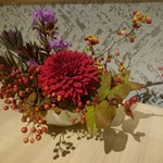 Sumibi Suteki Sakai Kyouto Sanjou - テーブル席のお花