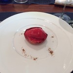 レストラン スーリール - 紅玉の焼きリンゴ
            フランボワーズのソルベ