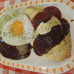 ハンバーグオムライス　９００円