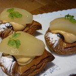 ブーランジェリー エス - 洋梨のデニッシュ（ケースから出して写させて下さいました^^