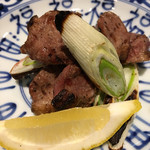 松うら - 鴨肉がしっかり味付けされていて、ビールがおいしいです。