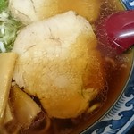 日の出食堂 - このチャーシューが昔っぽくって旨いのだ