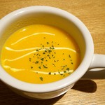 ジョグール カフェ - パンプキンスープ
かぼちゃの甘みたっぷり熱々スープ