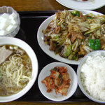 千光 - ホイコーロー定食。ミニラーメン+丼ご飯+自家製キムチ+杏仁付き！