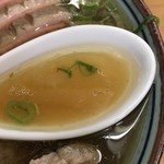 食い味の道有楽 - カエシ軽めの清湯系スープ(2016.11再訪)