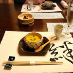 絆＋ - 食前酒
       ・桃のお酒
      先付け
       ・南京スープ寄せ
            鱶鰭
            枸杞の実
            パンプキンシード