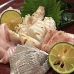 美酒美肴 はまゐ - 刺身の盛り合わせ
      太刀魚の骨抜きが手間でしょうね。