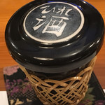 美酒美肴 はまゐ - ひれ酒
      火をつけて蓋をしています。