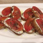 酒場わたなべ - トマトのブルスケッタ
