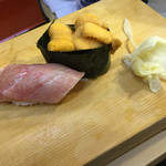 だるま寿司 - トロ、うに