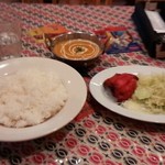 ガラムマサラ - Cセット@￥850
チキンカレー 
ライス
タンドリーチキン
ドリンク（ラッシー）