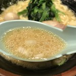 Ichikakuya - 【2016.11.16】『醤油ラーメン』カエシ弱めの豚骨スープ。