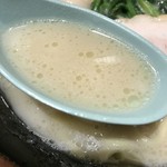 Ichikakuya - 【2016.11.16】塩ダレのカエシを効かせた豚骨スープ。