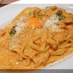 パステリアサポーレ - 生パスタ人気No.1厚切りベーコンとパルミジャーノチーズのカルボロッソ　フェットチーネ