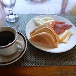 Hidden Coral Divers Club and Resort - 朝食。